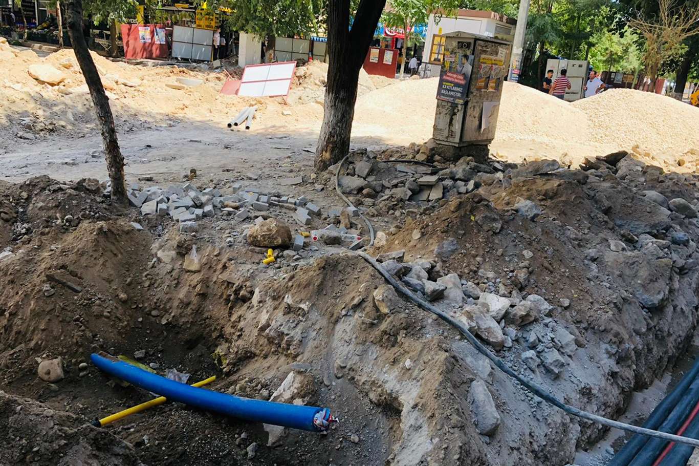 İş makinesi doğal gaz borusunu deldi İş makinesi doğal gaz borusunu deldi